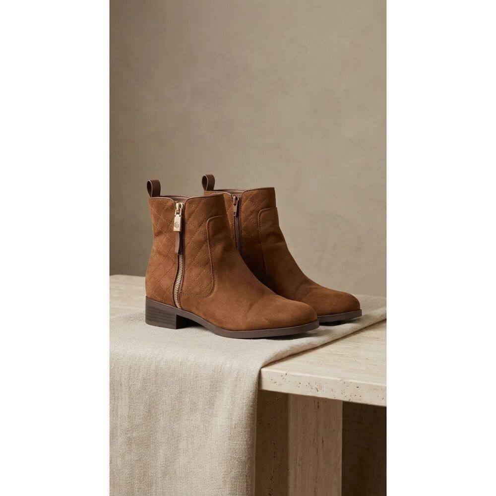 Tommy Hilfiger Cognac brown Suede upper (leather), rubber outsole Boots | Sz 9M